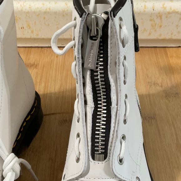 NWOT Dr. Martens double zipped leather boots, size 8L color white - Picture 4 of 7
